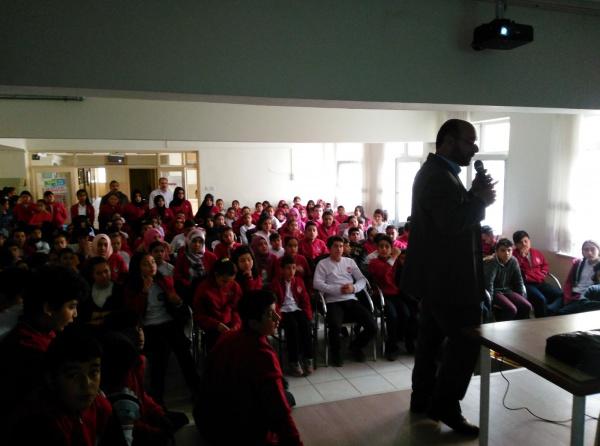 KTS Çevre Ve Paydaşlarla İşbirliği  Çalışmaları Kapsamında Müftülük Vaizi Halil YILMAZ Bey Tarafından Öğrencilerimize Değerler Eğitimi Konulu Seminer Düzenlenmiştir.