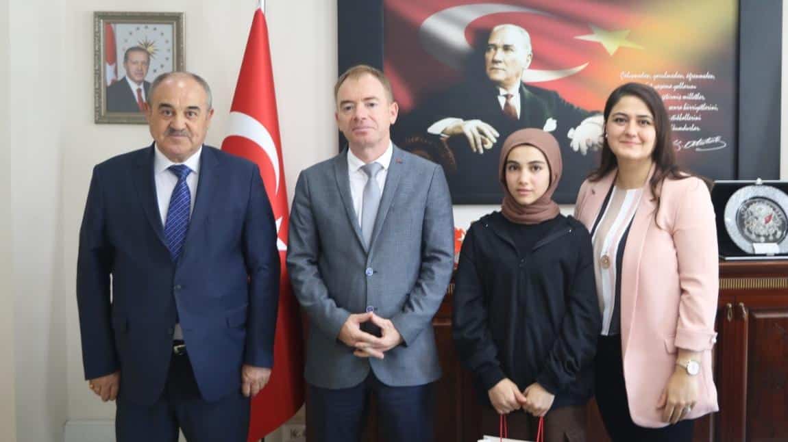 2. Uluslararası Ahilik ve Ahi Evran Yarışmasında Türkiye 2. si Olan Öğrencimiz İl Millî Eğitim Müdürümüz Tarafından Ödüllendirildi